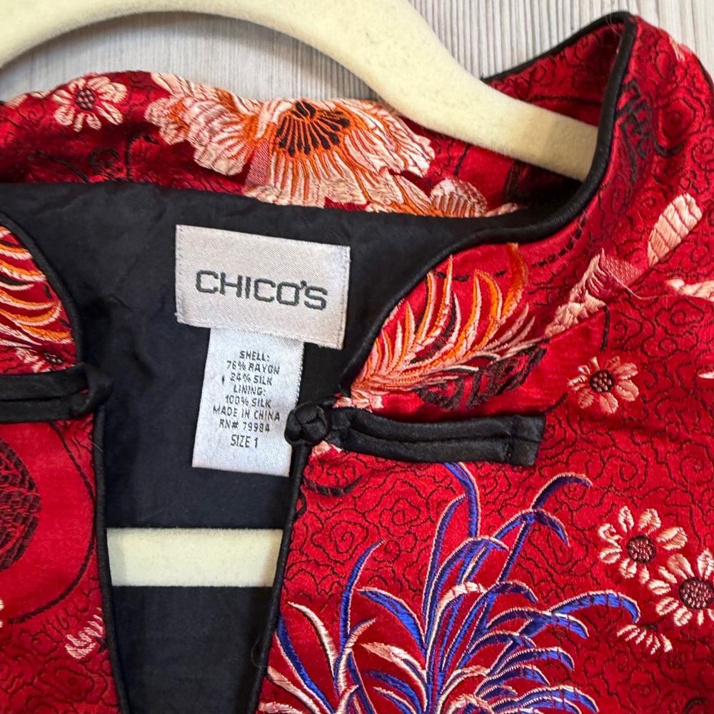 Chico's Red Silk Blend Chinoiserie Floral Frog Closure Jacket Size 1 - Picture 6 of 10